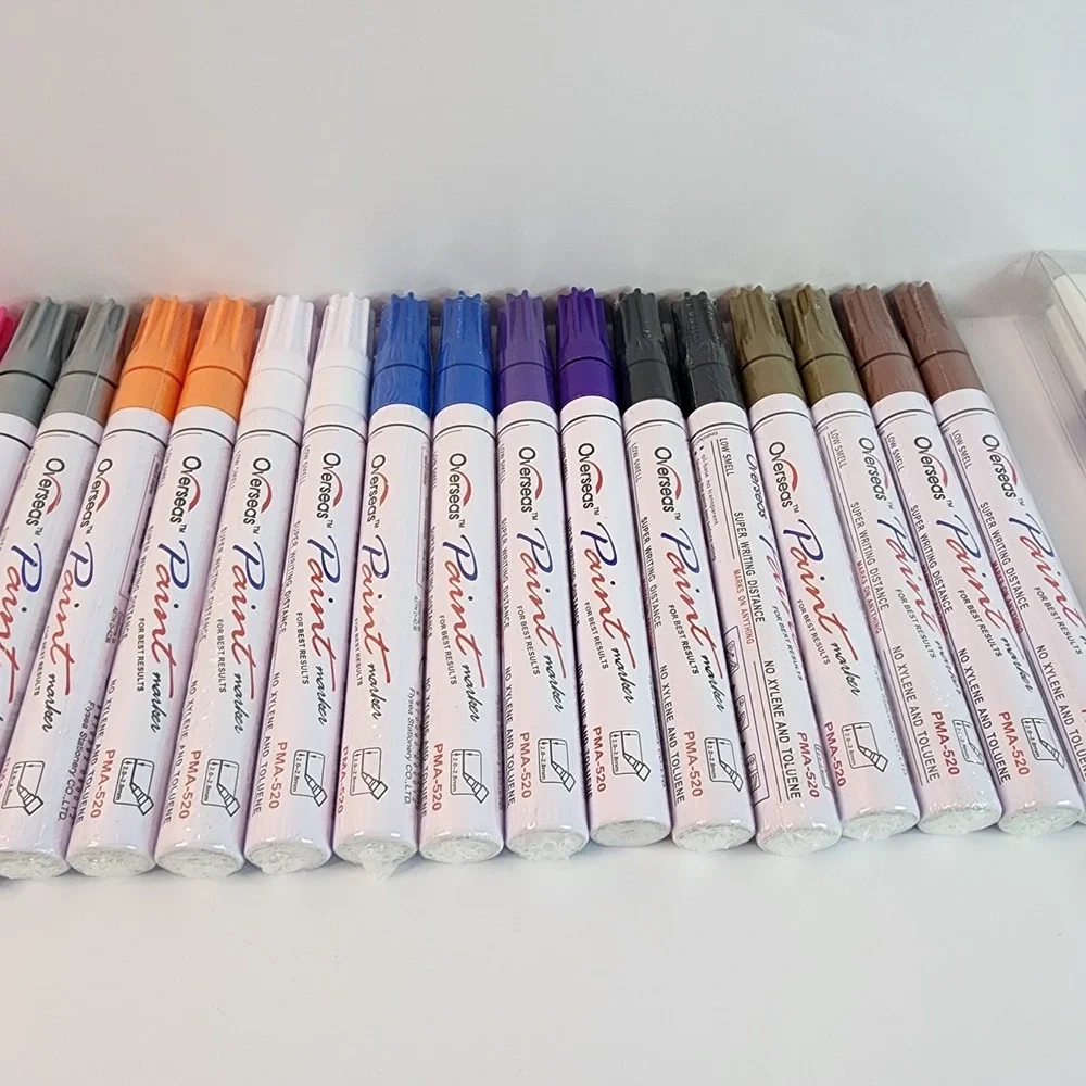 21 Overseas paint markers w/ 2 sets of Hello Artist fineliner pens - Picture 4 of 7